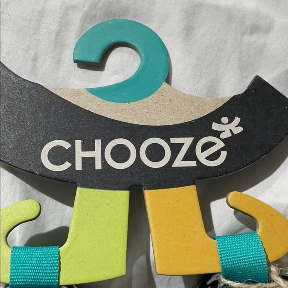 Chooze 9-10 mismatched matched slipper NWT